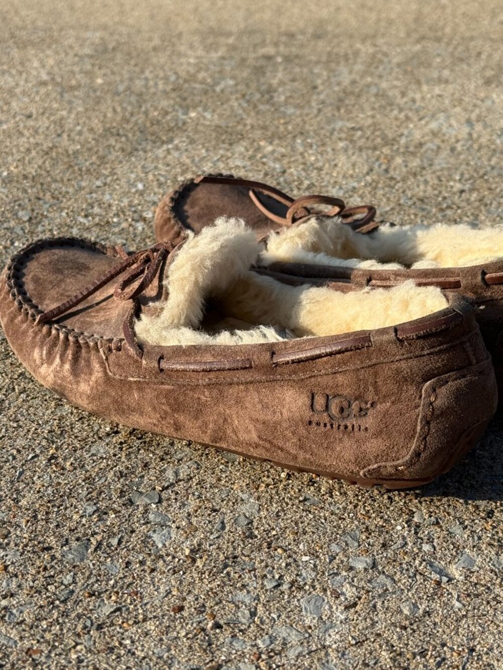 UGG Ansley Chocolate Brown Suede Shearling Moccasin Slippers Size 8 Cozycored411